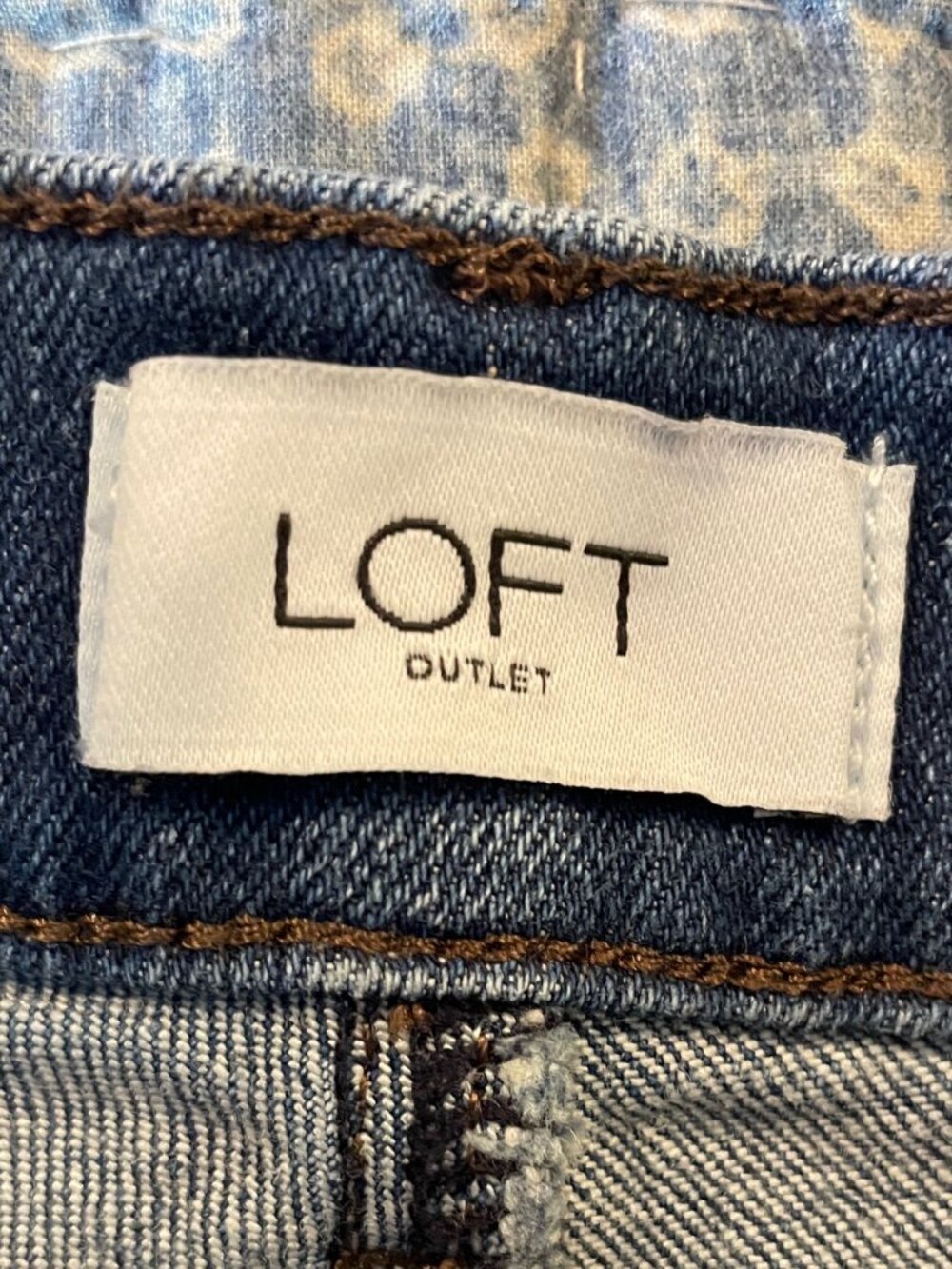 LOFT Denim Shorts - Picture 3 of 4